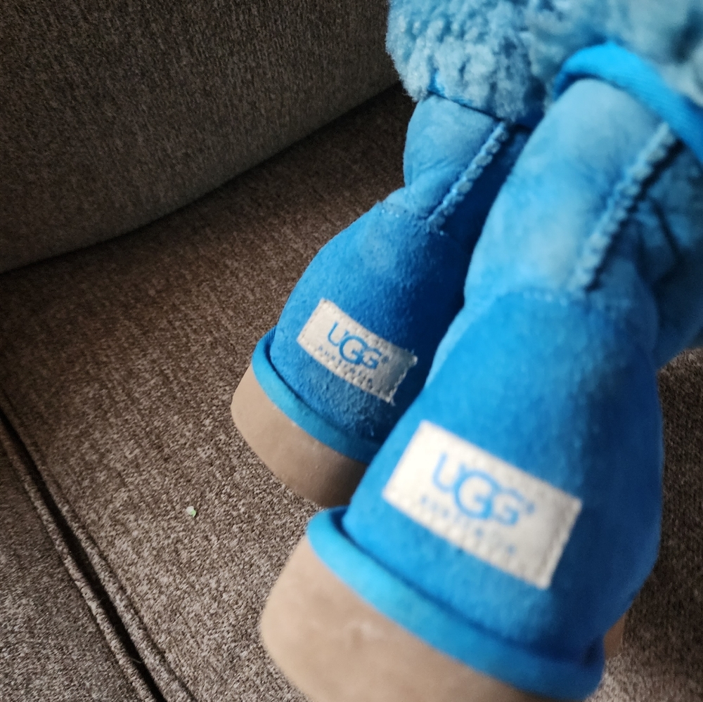 USED Blue UGGS - Picture 6 of 16